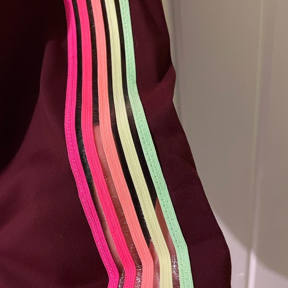 VS PINK ultimate leggings-medium **NWT** - Picture 2 of 9